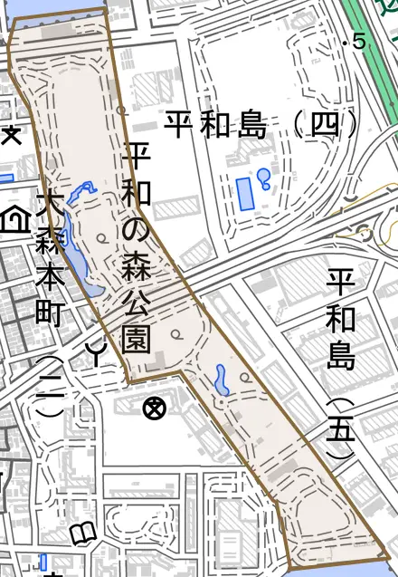 平和の森公園とその周辺の地図。町の範囲を重ねている
