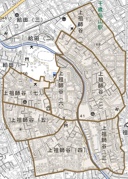 上祖師谷とその周辺の地図。町の範囲を重ねている