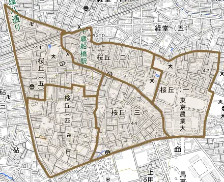 桜丘とその周辺の地図。町の範囲を重ねている