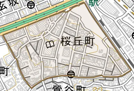 桜丘町とその周辺の地図。町の範囲を重ねている