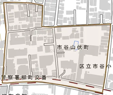 市谷山伏町とその周辺の地図。町の範囲を重ねている