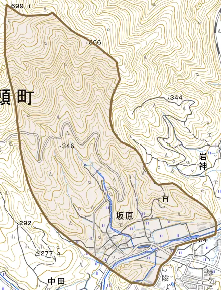 大字坂原とその周辺の地図。町の範囲を重ねている