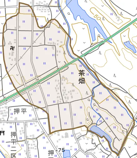 茶畑とその周辺の地図。町の範囲を重ねている