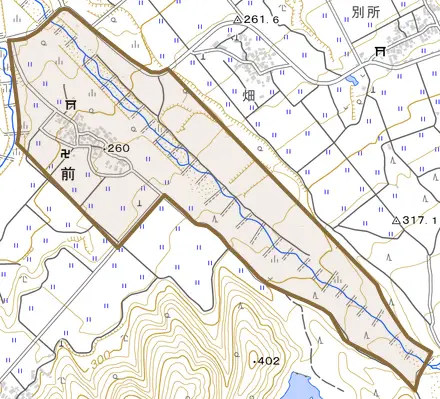 前とその周辺の地図。町の範囲を重ねている