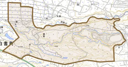 真野とその周辺の地図。町の範囲を重ねている
