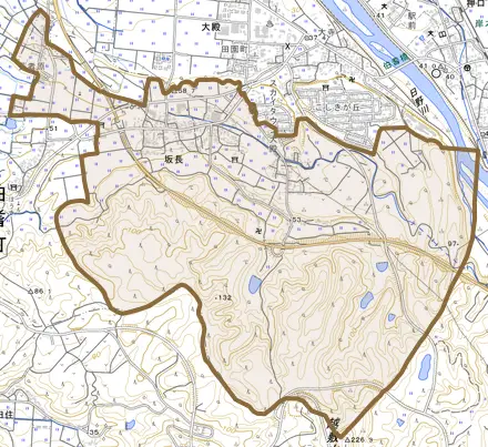 坂長とその周辺の地図。町の範囲を重ねている