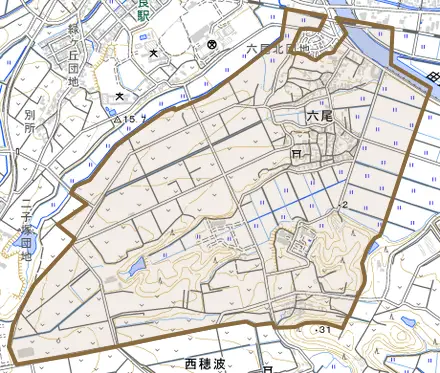 六尾とその周辺の地図。町の範囲を重ねている