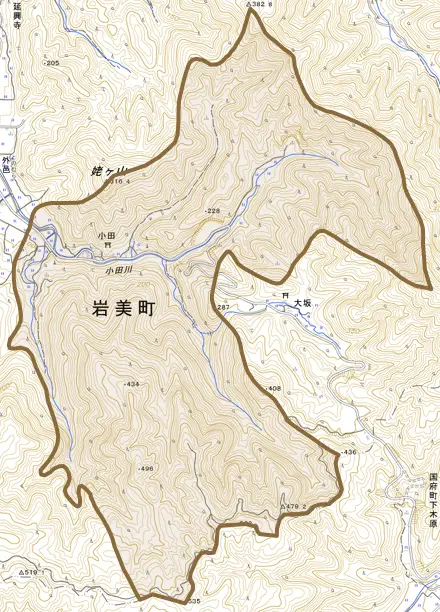 大字小田とその周辺の地図。町の範囲を重ねている