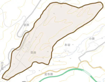 大字貝田とその周辺の地図。町の範囲を重ねている