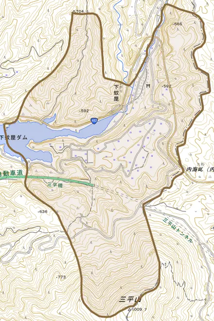 大字下蚊屋とその周辺の地図。町の範囲を重ねている