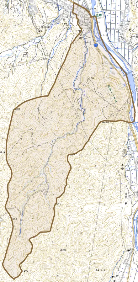 円谷町とその周辺の地図。町の範囲を重ねている