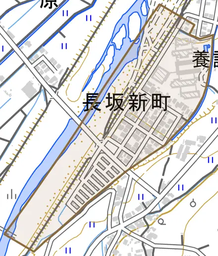 長坂新町とその周辺の地図。町の範囲を重ねている