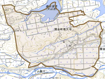関金町泰久寺とその周辺の地図。町の範囲を重ねている