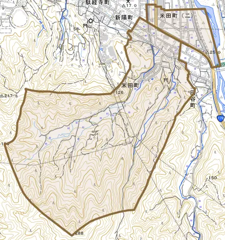 米田町とその周辺の地図。町の範囲を重ねている