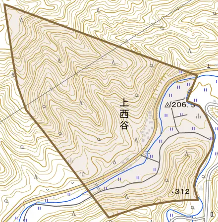 大字上西谷とその周辺の地図。町の範囲を重ねている