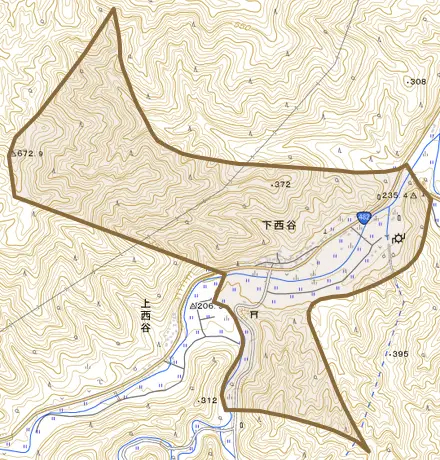 大字下西谷とその周辺の地図。町の範囲を重ねている