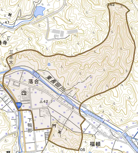 落合とその周辺の地図。町の範囲を重ねている