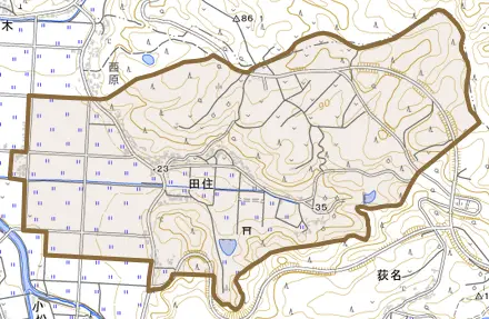 田住とその周辺の地図。町の範囲を重ねている