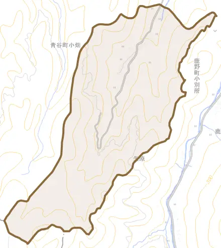 青谷町小畑とその周辺の地図。町の範囲を重ねている