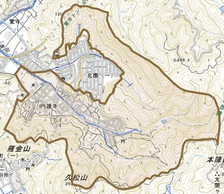 円護寺とその周辺の地図。町の範囲を重ねている