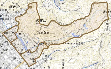 東町とその周辺の地図。町の範囲を重ねている