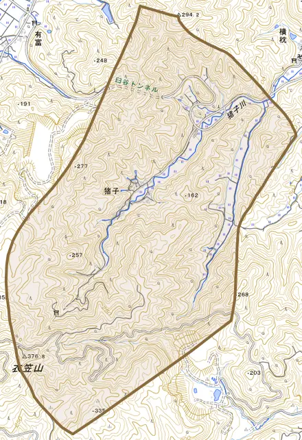 猪子とその周辺の地図。町の範囲を重ねている