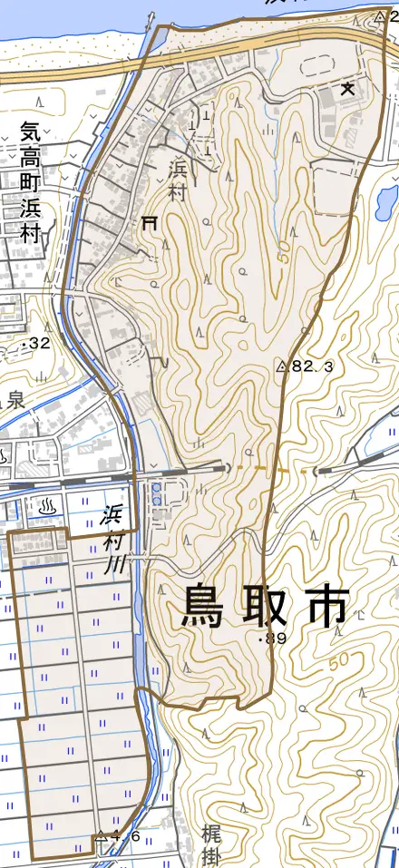 気高町浜村とその周辺の地図。町の範囲を重ねている