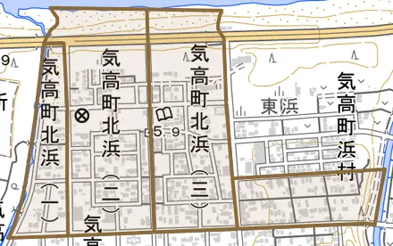 気高町北浜とその周辺の地図。町の範囲を重ねている
