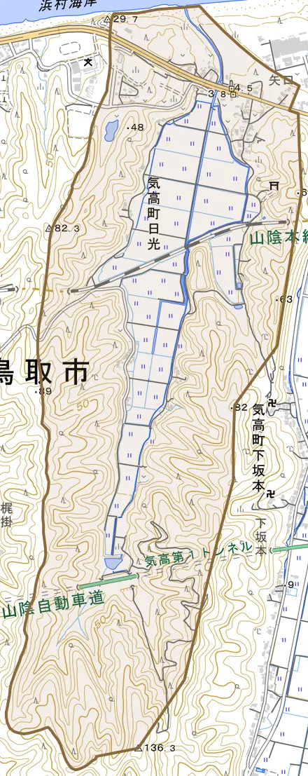気高町日光とその周辺の地図。町の範囲を重ねている