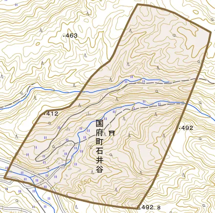 国府町石井谷とその周辺の地図。町の範囲を重ねている