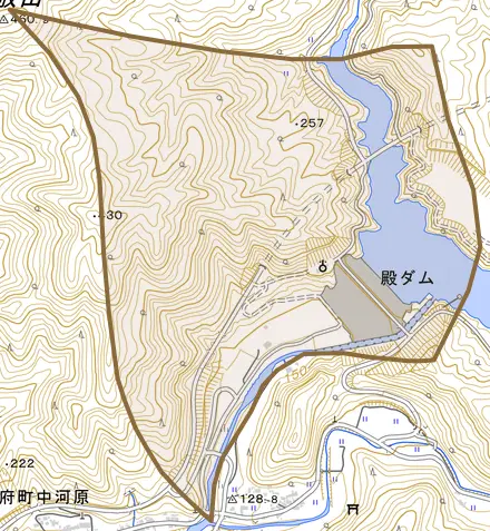 国府町殿とその周辺の地図。町の範囲を重ねている