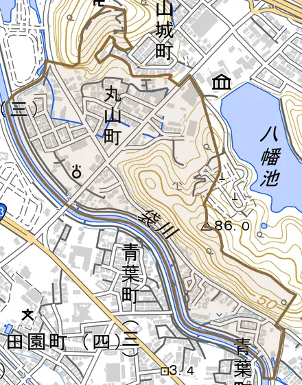 丸山町とその周辺の地図。町の範囲を重ねている