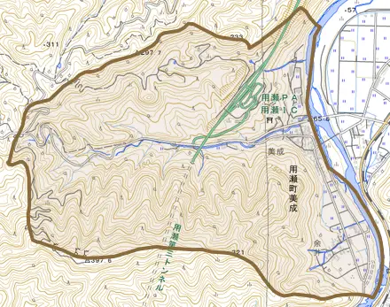 用瀬町美成とその周辺の地図。町の範囲を重ねている
