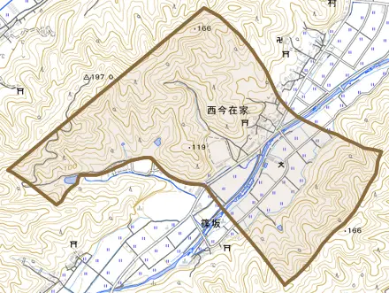 西今在家とその周辺の地図。町の範囲を重ねている