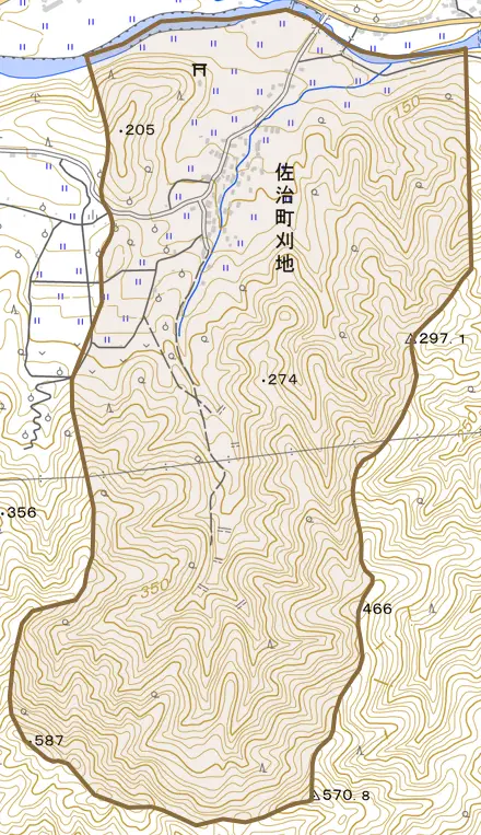佐治町刈地とその周辺の地図。町の範囲を重ねている