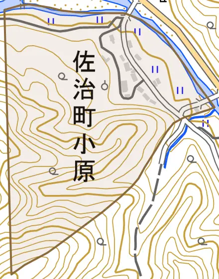 佐治町小原とその周辺の地図。町の範囲を重ねている