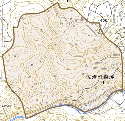 佐治町森坪とその周辺の地図。町の範囲を重ねている