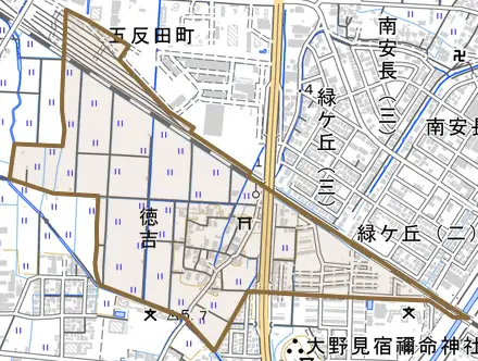 徳吉とその周辺の地図。町の範囲を重ねている