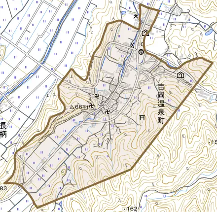 吉岡温泉町とその周辺の地図。町の範囲を重ねている