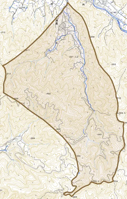 上津黒とその周辺の地図。町の範囲を重ねている