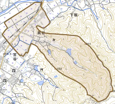奥谷とその周辺の地図。町の範囲を重ねている