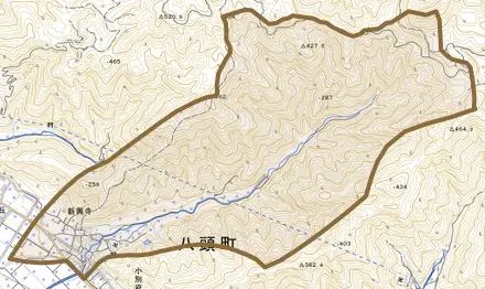 新興寺とその周辺の地図。町の範囲を重ねている