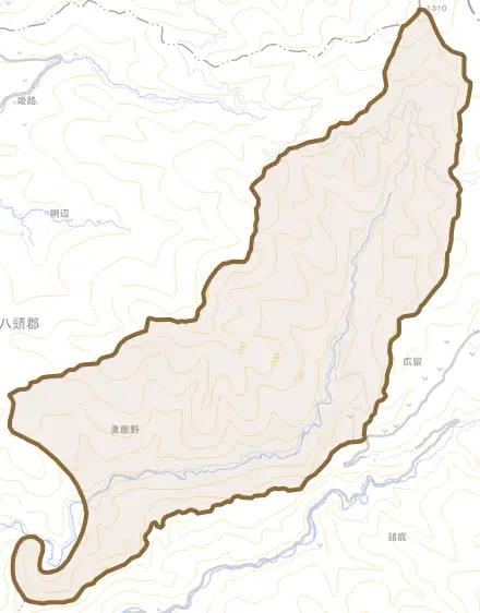 妻鹿野とその周辺の地図。町の範囲を重ねている