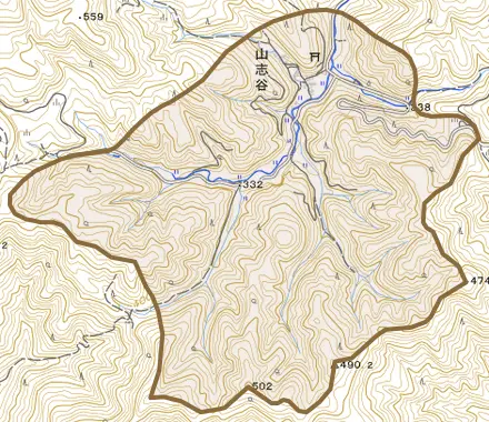 山志谷とその周辺の地図。町の範囲を重ねている