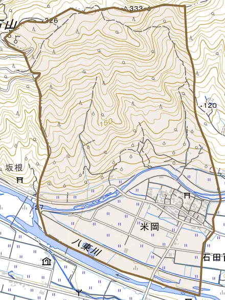 米岡とその周辺の地図。町の範囲を重ねている