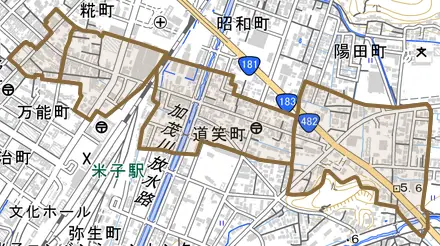 道笑町とその周辺の地図。町の範囲を重ねている