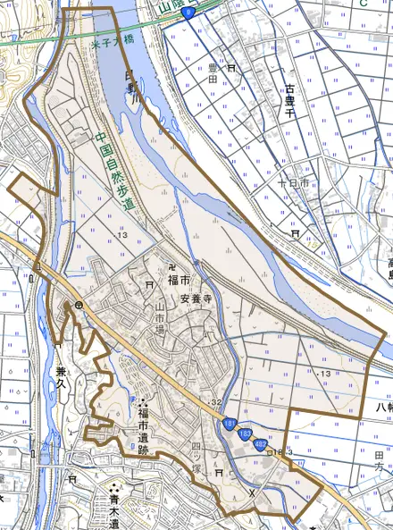 福市とその周辺の地図。町の範囲を重ねている