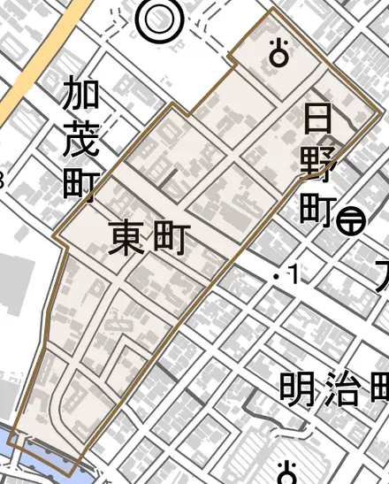 東町とその周辺の地図。町の範囲を重ねている