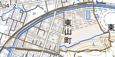 東山町とその周辺の地図。町の範囲を重ねている