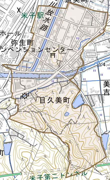 目久美町とその周辺の地図。町の範囲を重ねている